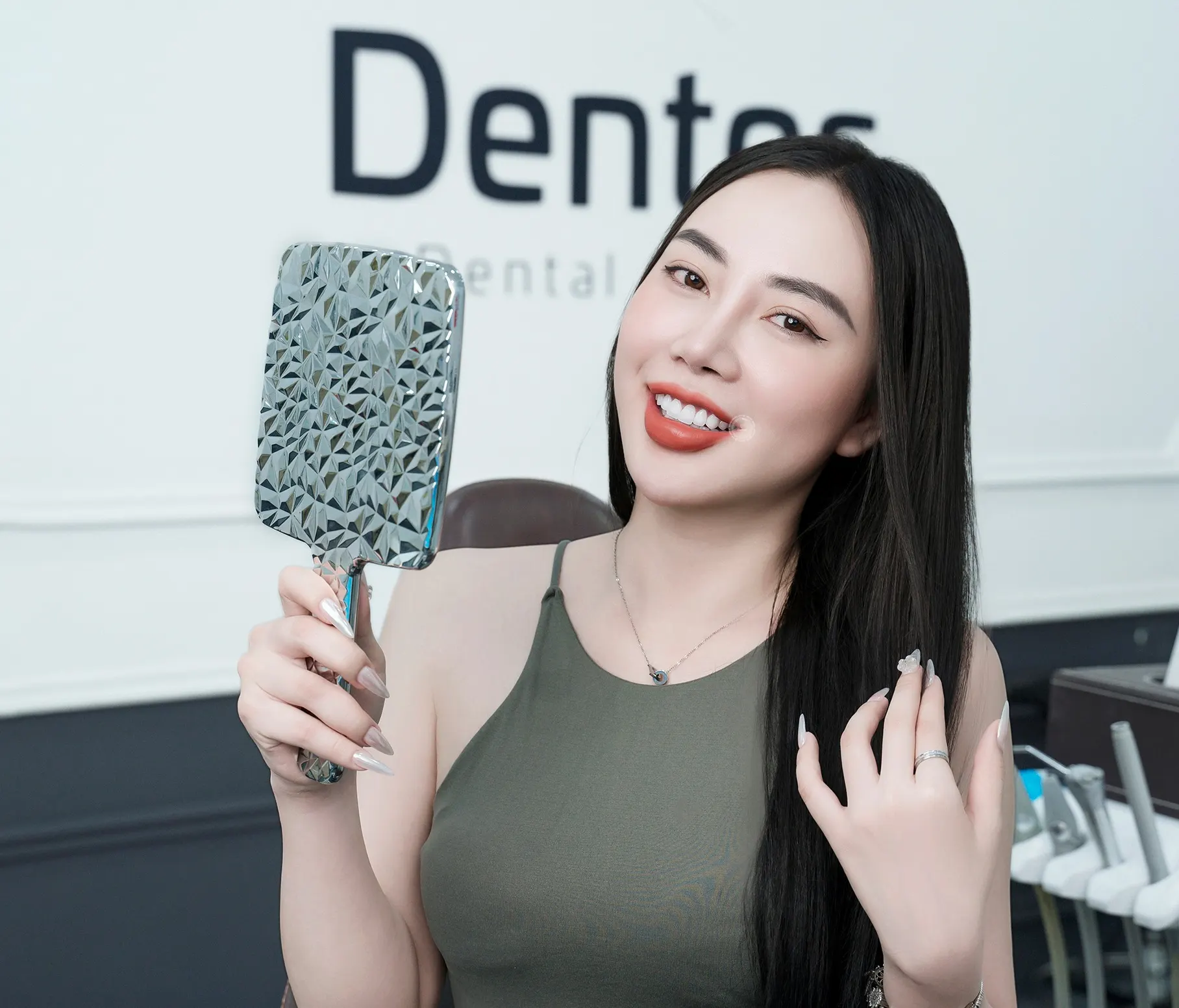 Nha khoa Dentos cam kết mang lại cho bạn nụ cười hoàn hảo, tự tin nhất